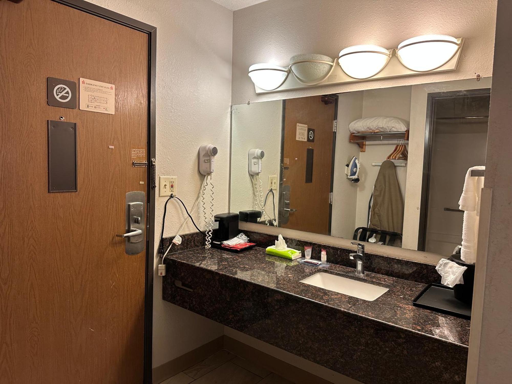 Hotel Inn Milwaukee Exterior photo